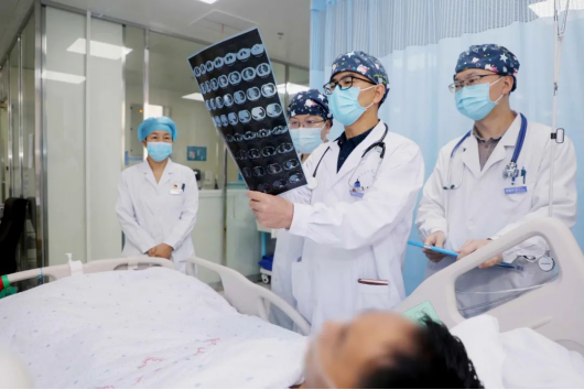 生死竞速！市二院CCU成功抢救急性心肌梗死、急性左心衰患者！家属三面锦旗致谢1563.png