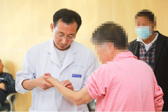 紧跟技术前沿 筑梦肾病诊治新征程——记河南省临床医学重点培育专科、市第二人民医院肾病科1415.png