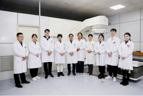 一面锦旗表谢意！七旬老人罹患肺癌 市二院放疗科精准施治为她带来生的希望1759.png