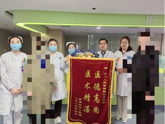 一面锦旗表谢意！七旬老人罹患肺癌 市二院放疗科精准施治为她带来生的希望208.png