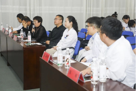 中国医学科学院血液病医院专家到我院开展查房会诊及学术讲座活动894.png