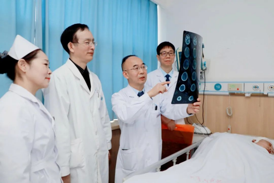 守护生命中枢 领跑学科发展 ——记河南省临床重点专科、市第二人民医院神经外科709.png